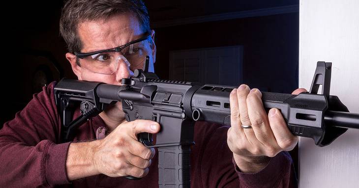 Житель Флориды защитил свой дом от четверых грабителей с AR15, двое умерли