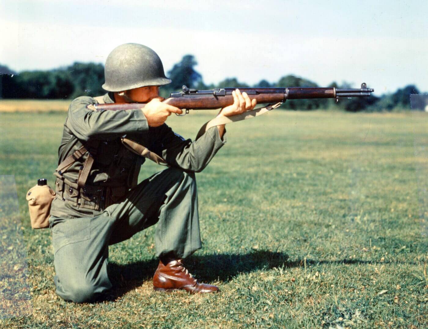 Классический М1 Гаранд: солдат тренируется с винтовкой М1, 1952 год. 