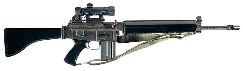 AR-18 з оптичним прицілом